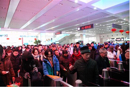 春運期間，沈陽局集團公司預計發送旅客2700萬人次，同比增長5.5%，日均發送旅客67.5萬人次