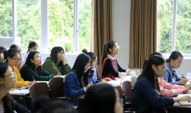 2018年全國共有普通高等學校2663所，各種形式的高等教育在學總規模為3833萬人