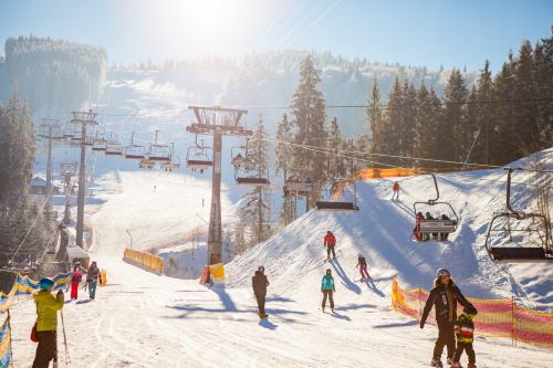 2023年冰雪旅游行業(yè)分析 預(yù)計(jì)2023-2024冰雪季出游將迎爆發(fā)式增長(zhǎng)
